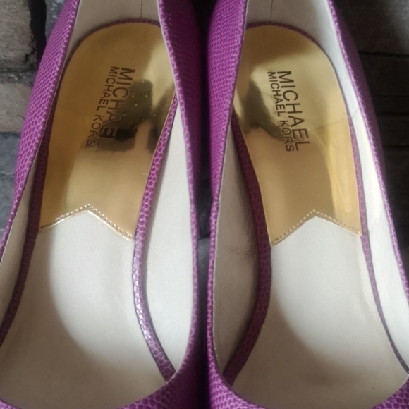 Michael Kors - Python Purple Pumps - Picture 7 of 7